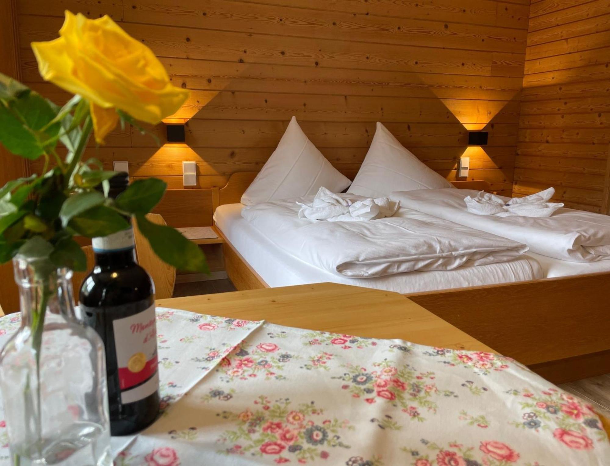 Gaestehaus Holl Schattwald Bagian luar foto