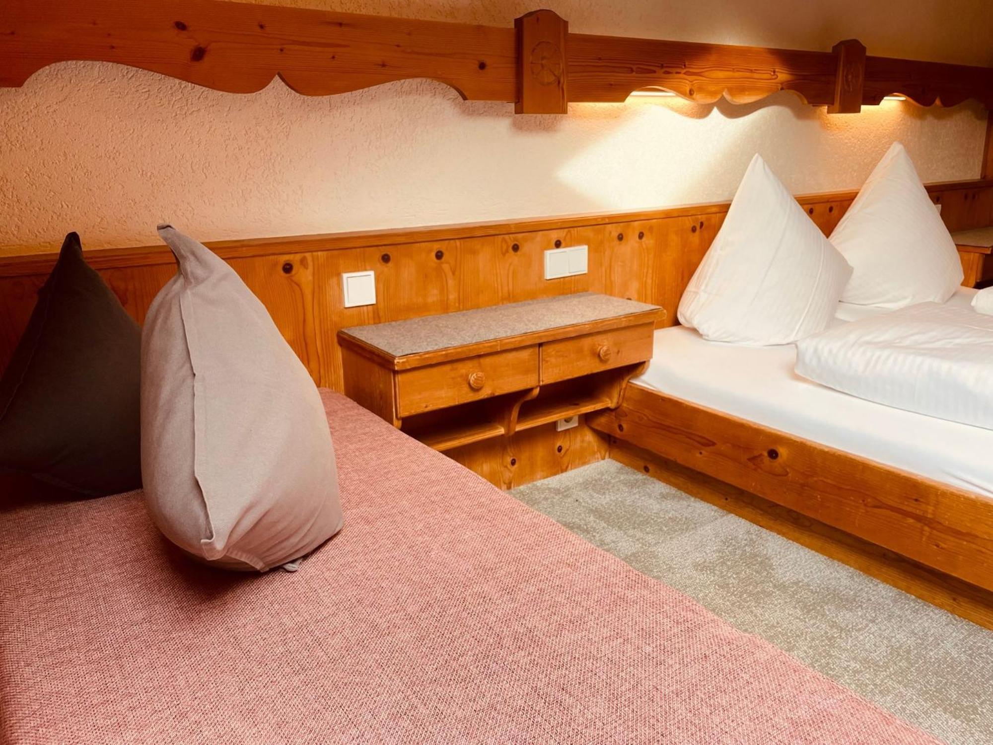 Gaestehaus Holl Schattwald Bagian luar foto