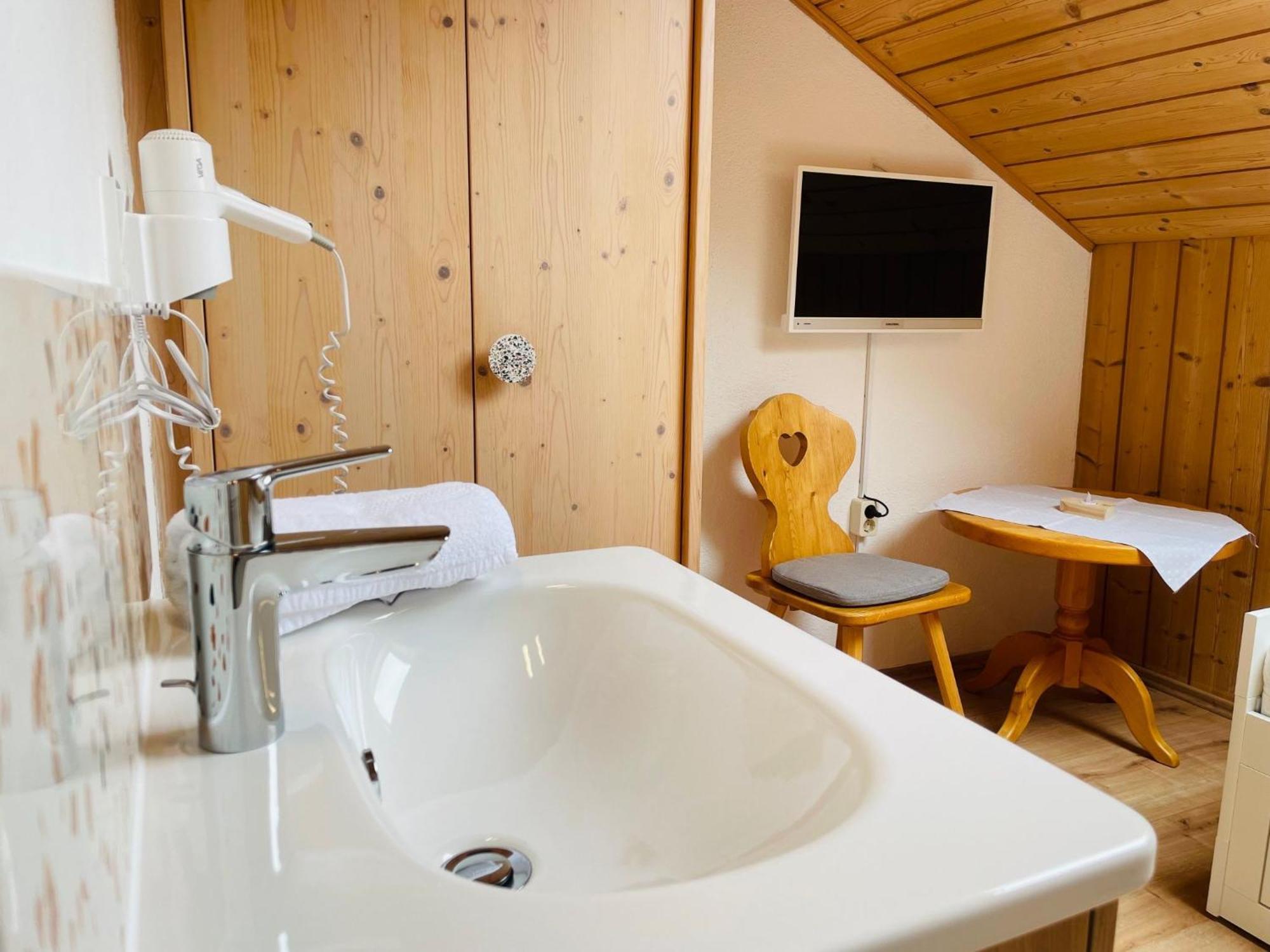 Gaestehaus Holl Schattwald Bagian luar foto